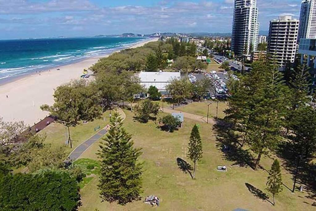 Beachfront Escape Broadbeach, 2 Bd, Pool , Sleeps 7 Apartment Gold Coast
