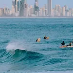 Beachfront Escape Broadbeach, 2 Bd, Pool , Sleeps 7