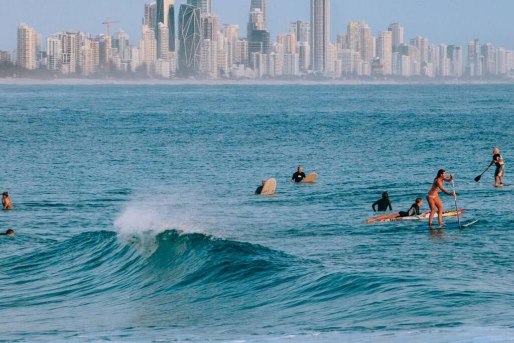 Beachfront Escape Broadbeach, 2 Bd, Pool , Sleeps 7 Apartment Gold Coast